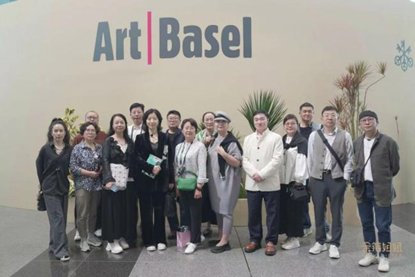 王余根博士代表世界企业家协会出席巴塞尔艺术展 王余根博士代表世界企业家协会出席巴塞尔艺术展