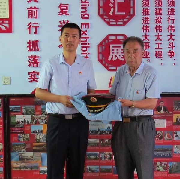 学者陶凯龙向辽宁省全民国防教育示范基地徐恩惠红色教育基地捐献红色藏品 学者陶凯龙向辽宁省全民国防教育示范基地徐恩惠红色教育基地捐献红色藏品