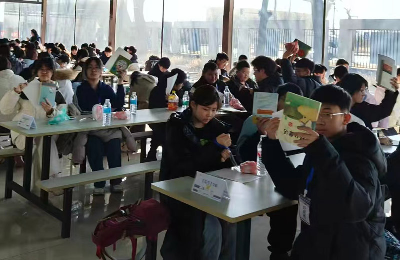 指尖芳华 巧结同心 速优公益实践团队在盘锦蓝晶动漫艺术学校举行公益综评活动 指尖芳华 巧结同心 速优公益实践团队在盘锦蓝晶动漫艺术学校举行公益综评活动