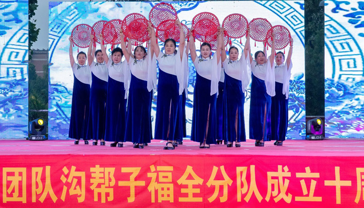 庆八一-传大爱-郭明义爱心团队沟帮子福全团队举办十周年公益慈善晚会 庆八一-传大爱-郭明义爱心团队沟帮子福全团队举办十周年公益慈善晚会